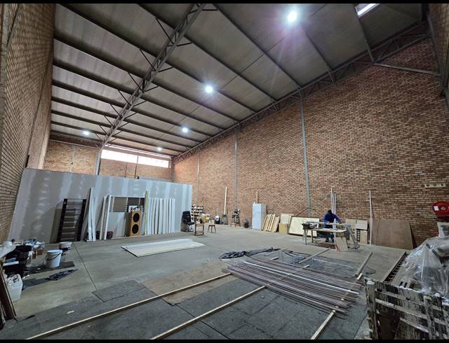 305M² WAREHOUSE TO LET IN MEADOWDALE